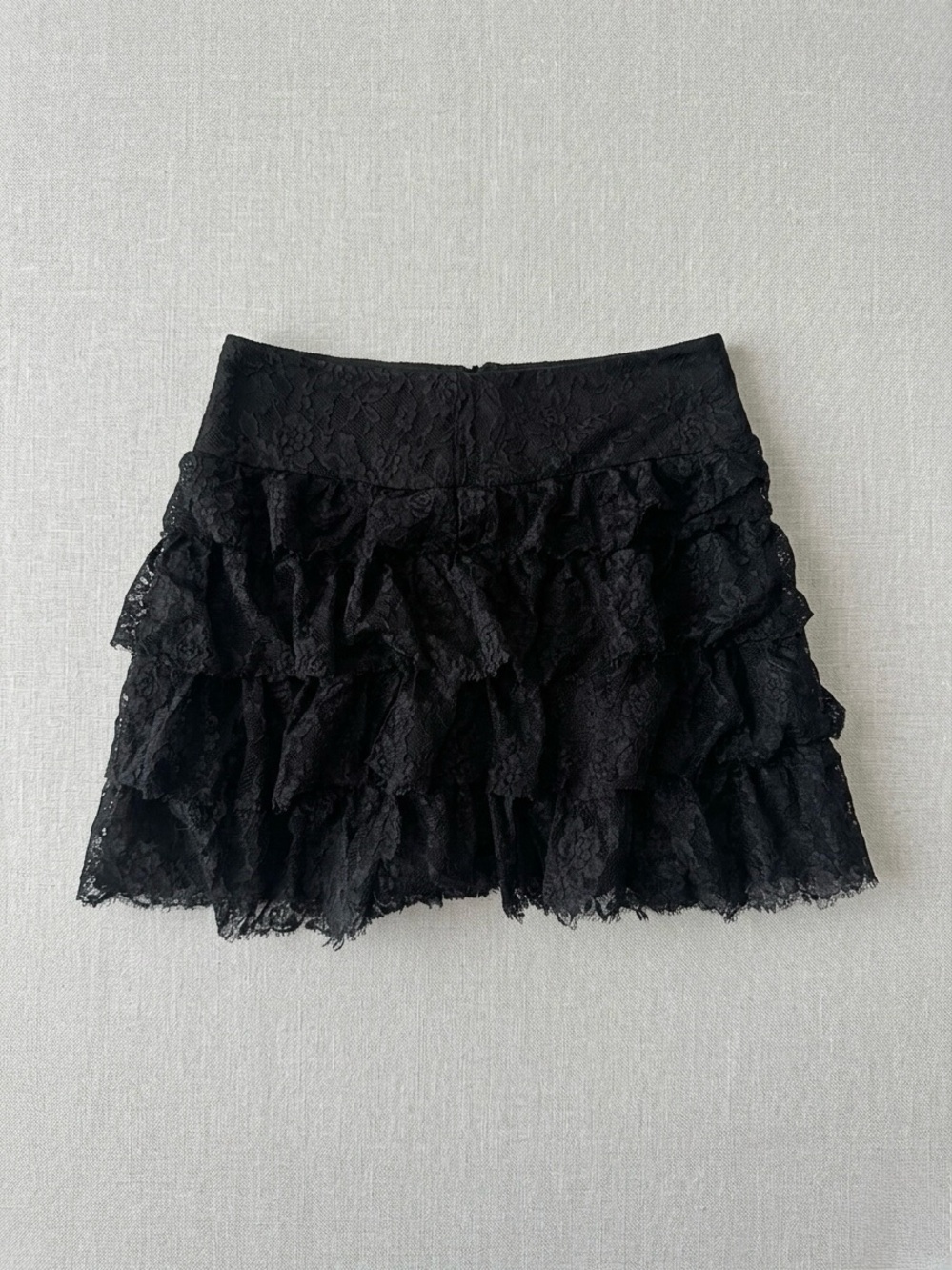 Vintage Y2K Seduction Black Tiered Floral Lace Ruffle Mini Skirt - Size S - Picture 2 of 3